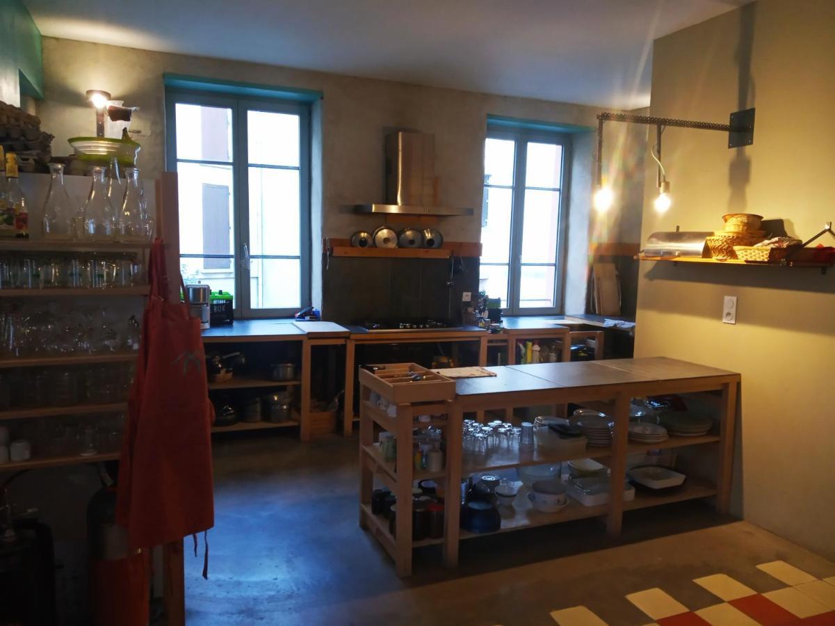 La Maison Rouge - Backpacker Hostel Saint-Etienne  Bagian luar foto
